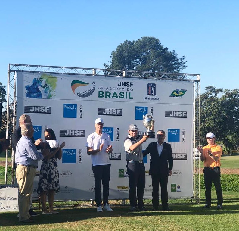 Aberto de Brazil: Fazenda Boa Vista, ganador Marcelo Rozo levantando la copa