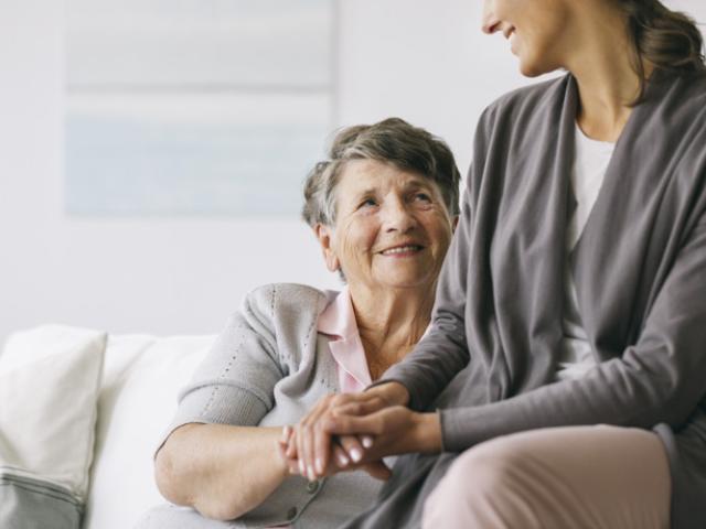 Mujer con deterioro cognitivo leve